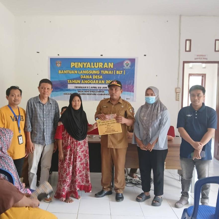 Pemdes Benteng Lompoe Salurkan BLT Dana Desa Triwulan II Tahun 2024