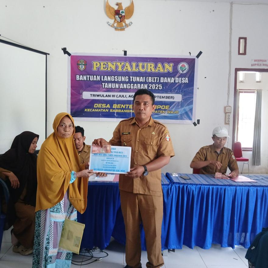 Pemdes Benteng Lompoe Salurkan BLT Dana Desa Triwulan III Tahun Anggaran 2025